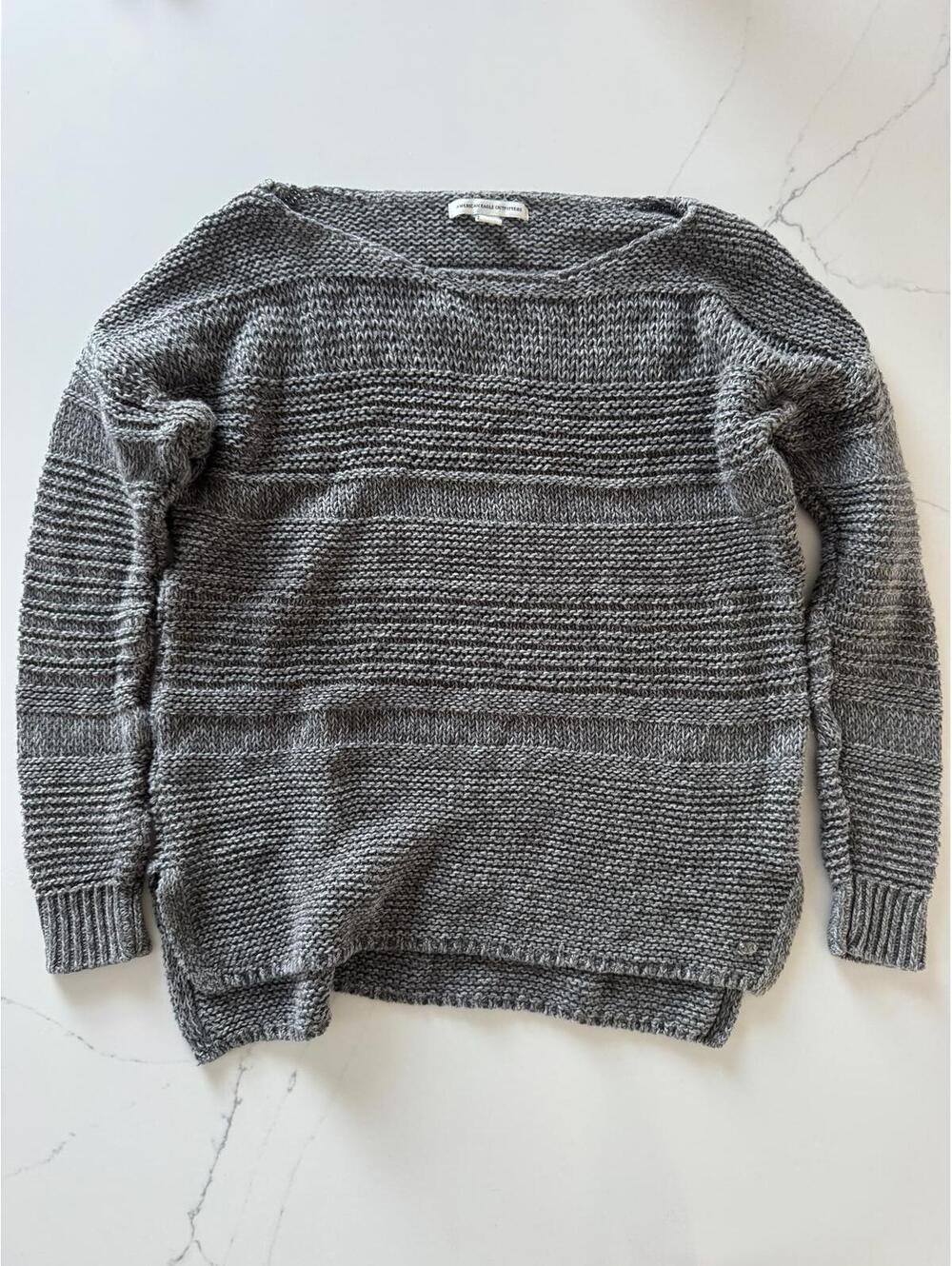 American Eagle Gray Knit Long Sleeve Sweater with Textured Pattern Size Small